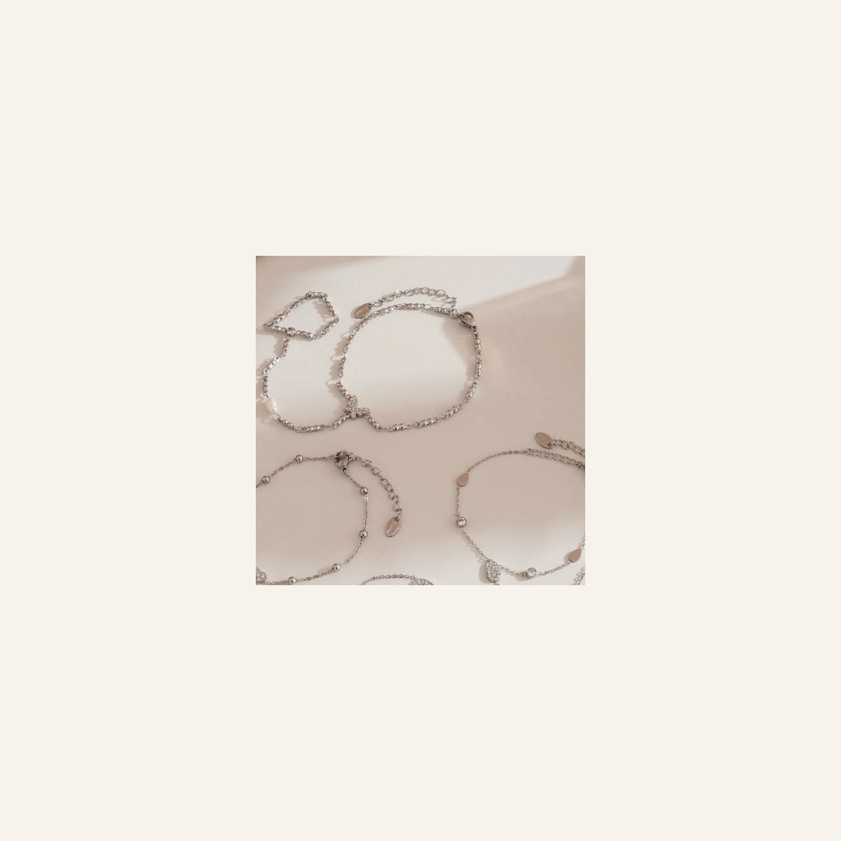 Dainty Grace Finger Chain – Pearl & Zircon – Silver