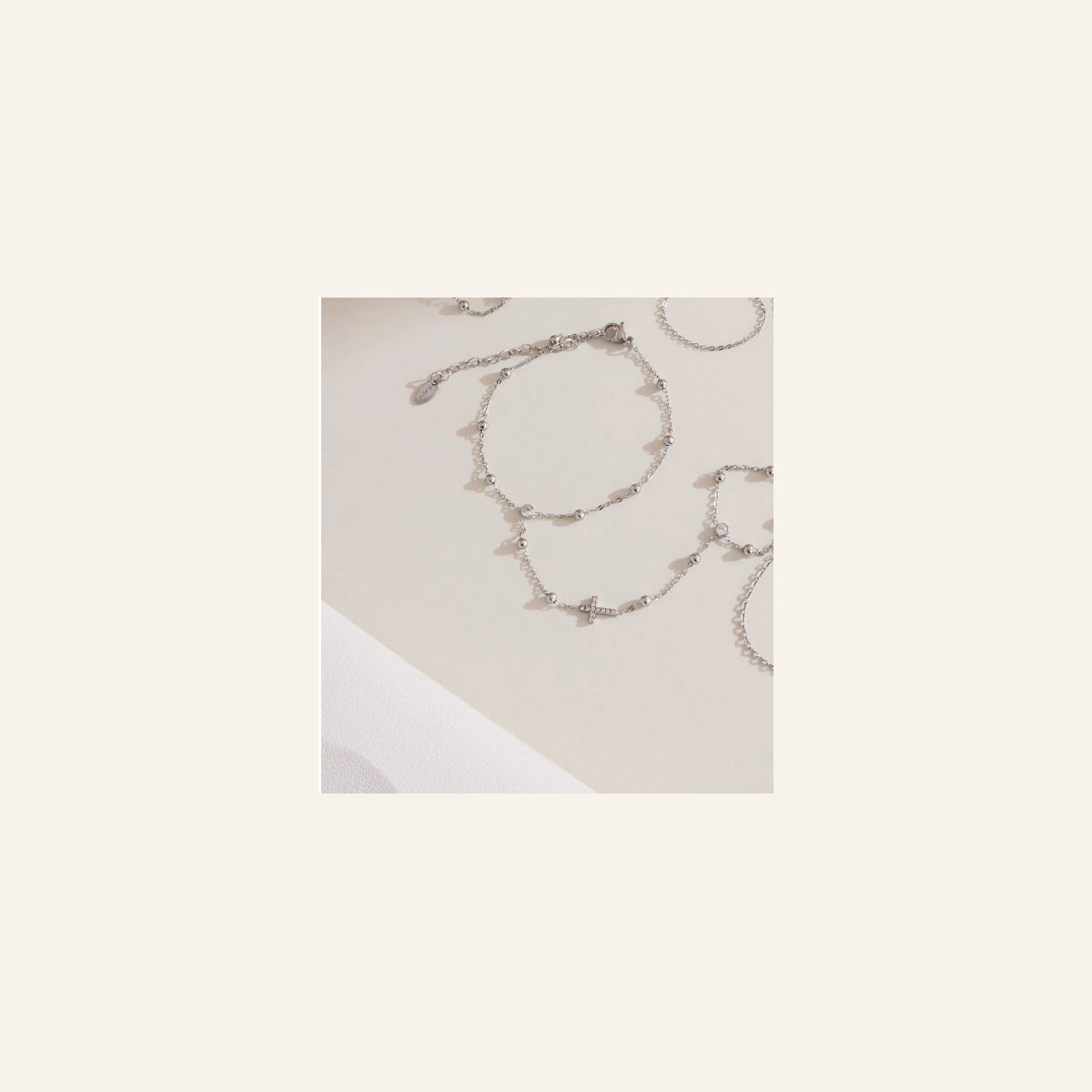 Dainty Grace Finger Chain – Zircon Cross – Silver