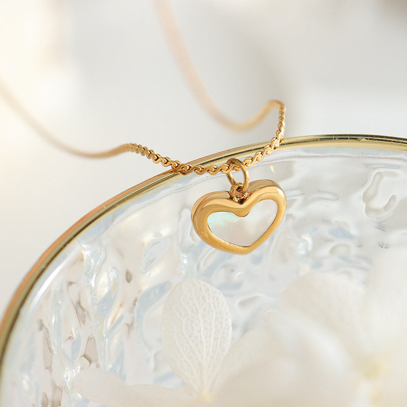 Heart Shell Necklace in gold
